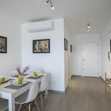 Vilă You Will Love This Luxury On The Beach, 1386 Larnaca
