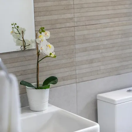 You Will Love This Luxury On The Beach, 1386 Vilă Larnaca